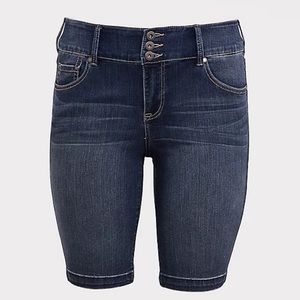 TORRID Jegging Bermuda Shorts NWT 💙